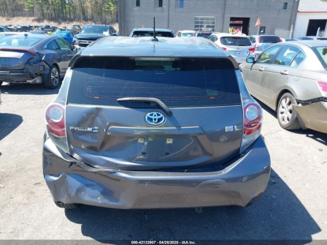 JTDKDTB31E1568233 Toyota Prius C Three