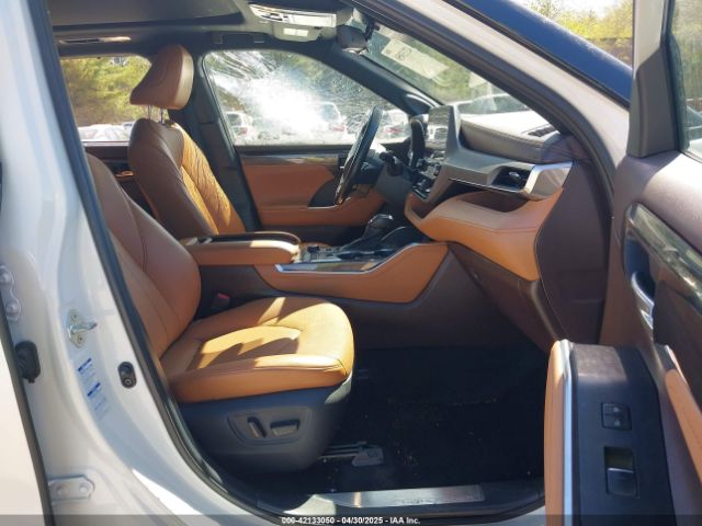 5TDFZRBHXMS080062 Toyota Highlander Platinum