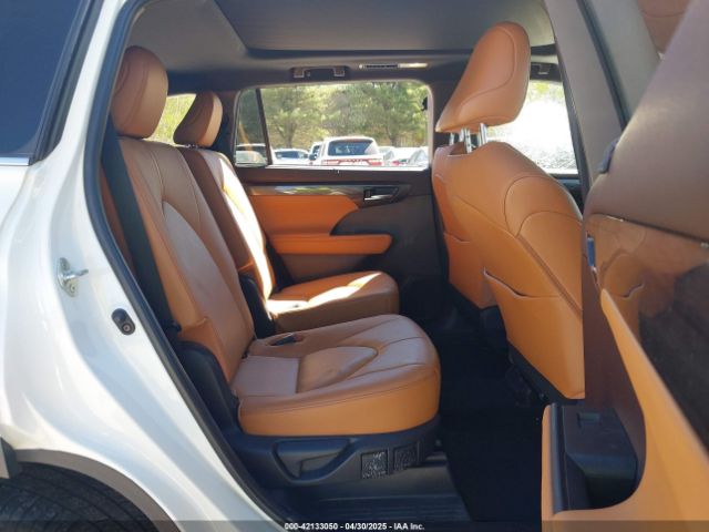 5TDFZRBHXMS080062 Toyota Highlander Platinum