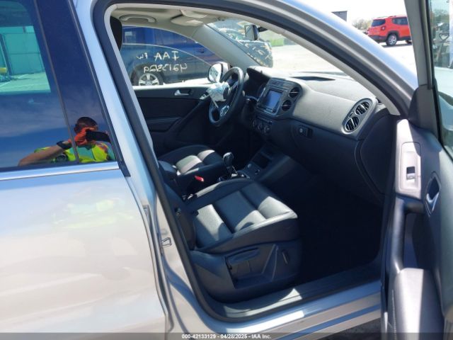 WVGAV7AXXGW575199 Volkswagen TIGUAN SE