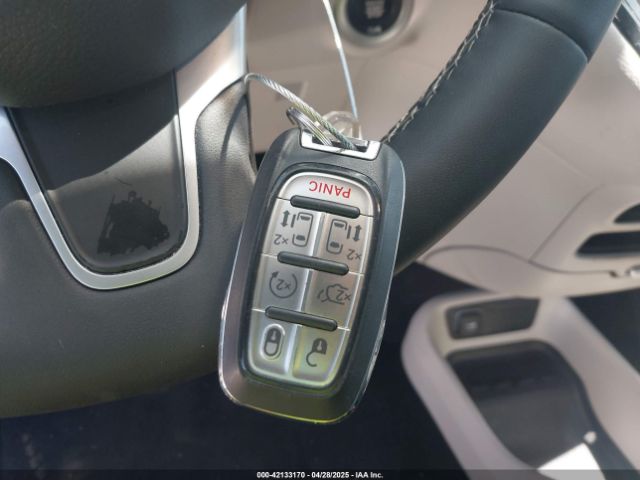 2C4RC1CG5PR551876 Chrysler Voyager Lx