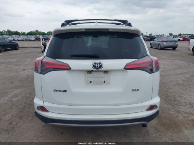 JTMWFREV0HJ131565 Toyota Rav4 Xle