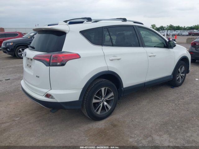 JTMWFREV0HJ131565 Toyota Rav4 Xle