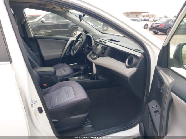 JTMWFREV0HJ131565 Toyota Rav4 Xle