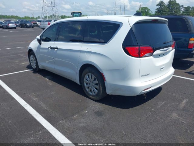 2020 CHRYSLER VOYAGER 2C4RC1AG4LR102783 Photo 2
