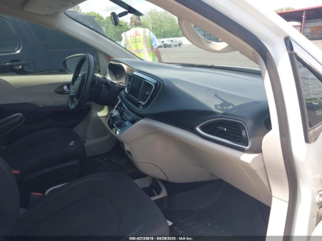 2020 CHRYSLER VOYAGER 2C4RC1AG4LR102783 Photo 4