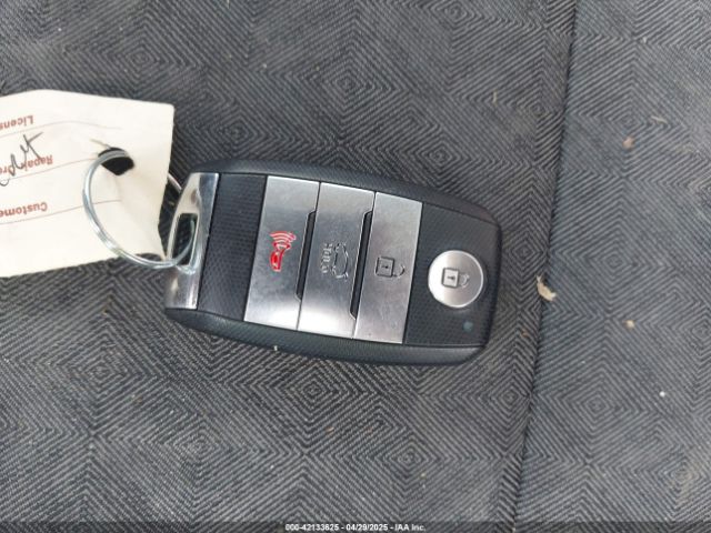 KNDCC3LC7H5064224 KIA NIRO EX