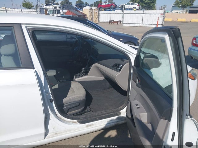 5NPD74LFXHH143850 Hyundai ELANTRA SE
