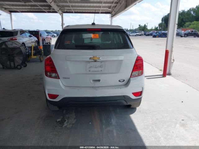 KL7CJKSB6JB587974 Chevrolet TRAX LS