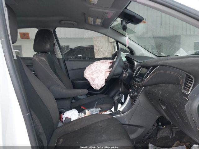 KL7CJKSB6JB587974 Chevrolet TRAX LS