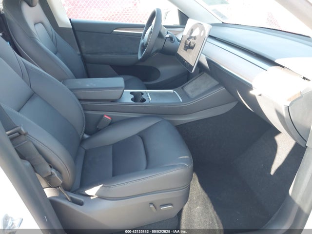 2025 TESLA MODEL Y 7SAYGDEE5SF306225 Photo 4