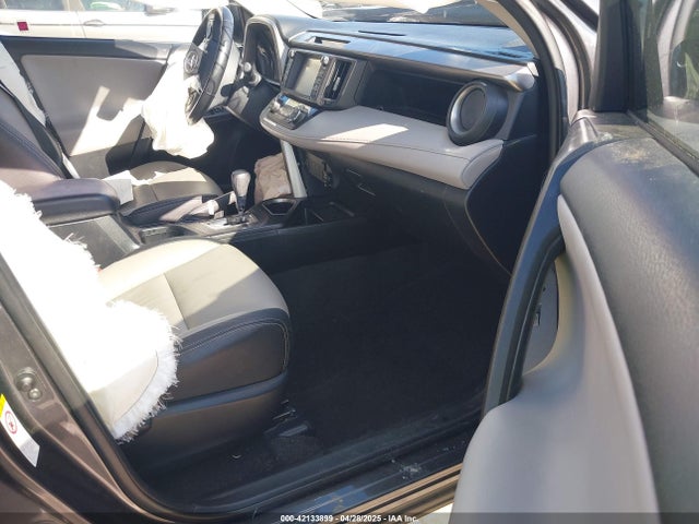 JTMWFREV7JJ166836 Toyota Rav4 Xle