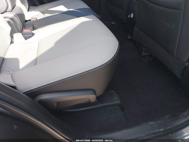 JTMWFREV7JJ166836 Toyota Rav4 Xle