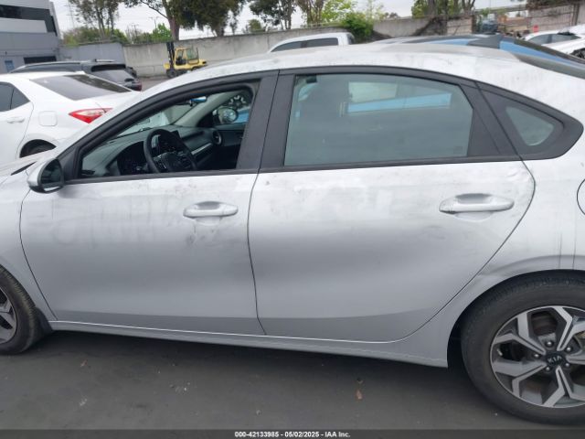 3KPF24AD5ME387610 KIA Forte Lxs