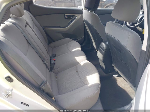 5NPDH4AE9GH773073 Hyundai ELANTRA SE