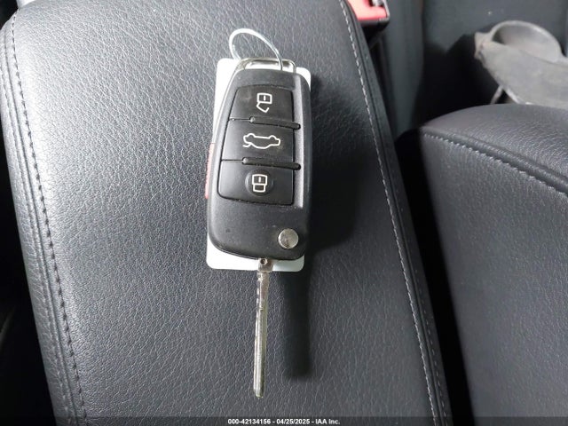 2018 AUDI A3 WAUAUGFF5J1049748 Photo 10