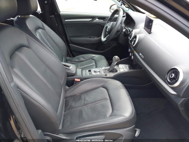 2018 AUDI A3 WAUAUGFF5J1049748 Photo 4