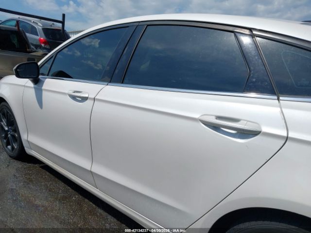 3FA6P0H70JR113204 Ford FUSION SE