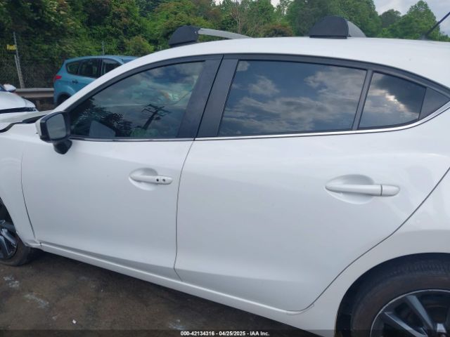 3MZBN1L39JM184985 Mazda Mazda3 Touring