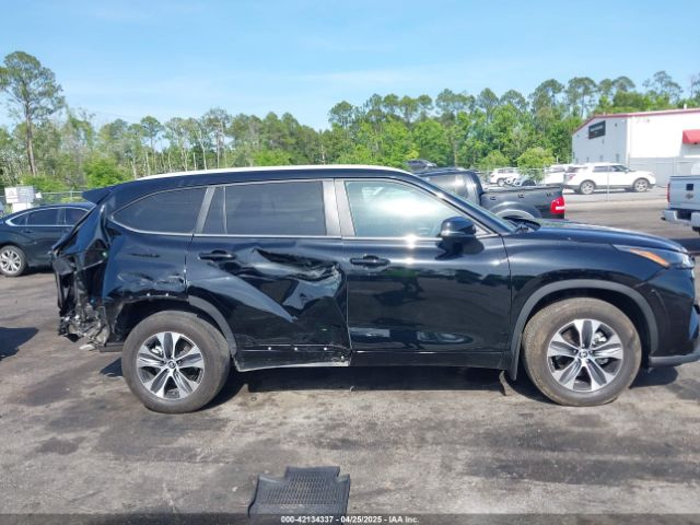 5TDKDRBH2RS570175 Toyota Highlander Xle