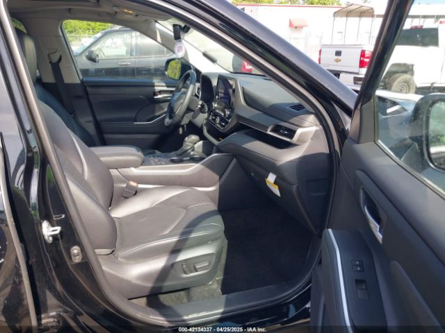 5TDKDRBH2RS570175 Toyota Highlander Xle