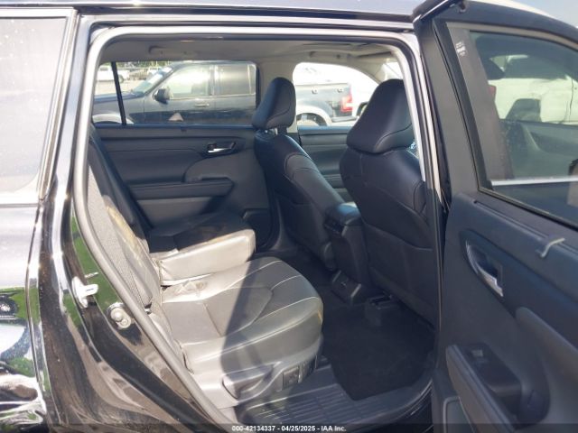 5TDKDRBH2RS570175 Toyota Highlander Xle