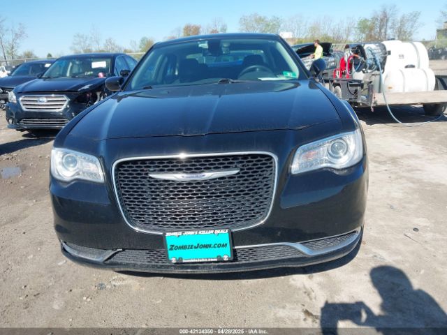 2C3CCAAG2JH320573 Chrysler 300 Touring