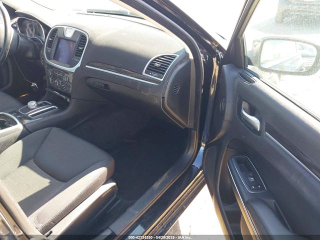 2C3CCAAG2JH320573 Chrysler 300 Touring