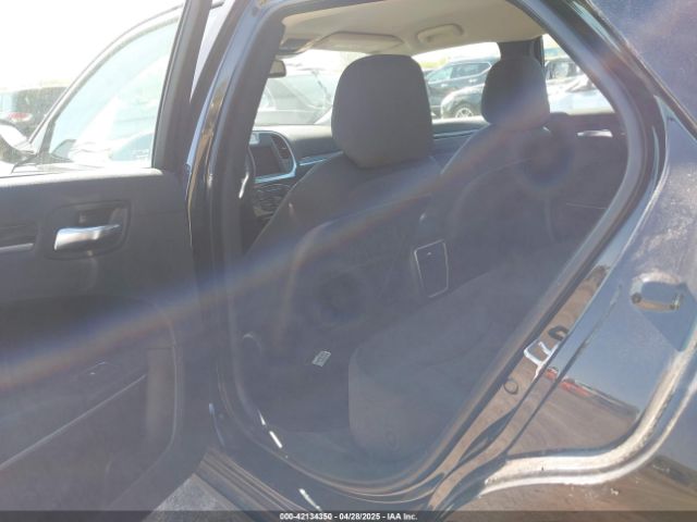 2C3CCAAG2JH320573 Chrysler 300 Touring