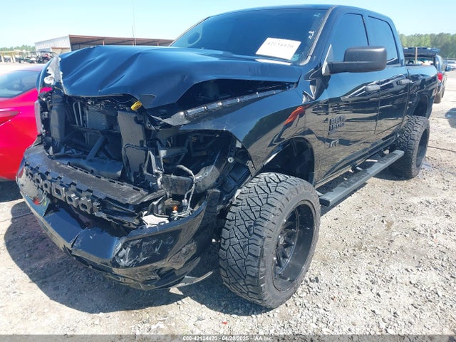 1C6RR7KG9KS709945 RAM 1500 Classic Express  4x4 5'7 Box
