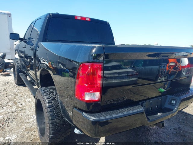 1C6RR7KG9KS709945 RAM 1500 Classic Express  4x4 5'7 Box