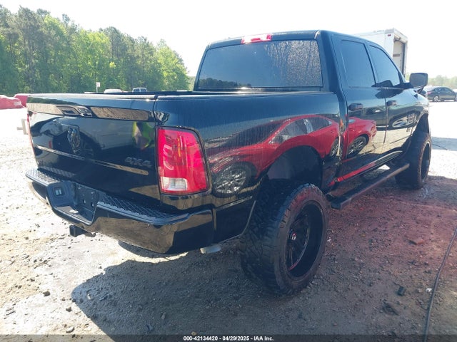 1C6RR7KG9KS709945 RAM 1500 Classic Express  4x4 5'7 Box