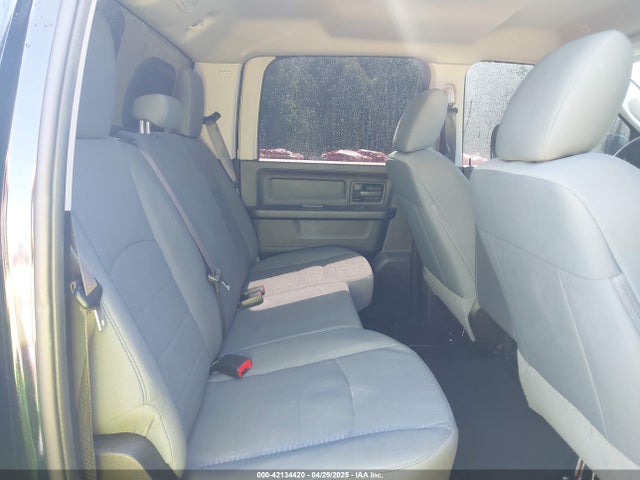 1C6RR7KG9KS709945 RAM 1500 Classic Express  4x4 5'7 Box