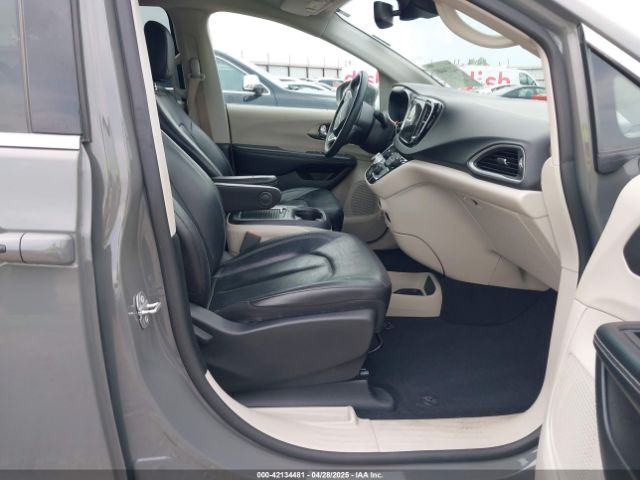 2C4RC1BG8NR112881 Chrysler Pacifica Touring L