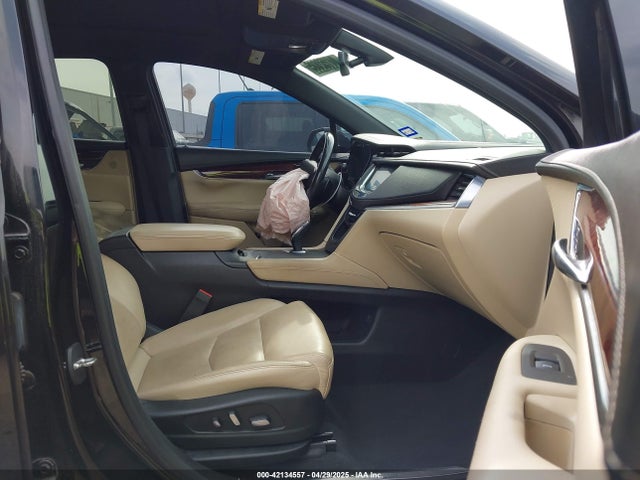 2017 CADILLAC XT5 1GYKNBRS7HZ132684 Photo 4