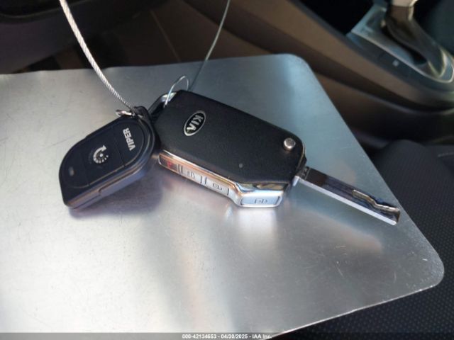 3KPF24AD8ME373412 KIA Forte Lxs