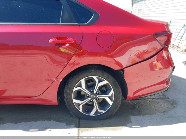 3KPF24AD8ME373412 KIA Forte Lxs
