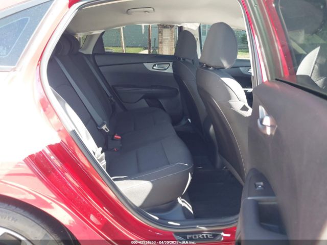 3KPF24AD8ME373412 KIA Forte Lxs