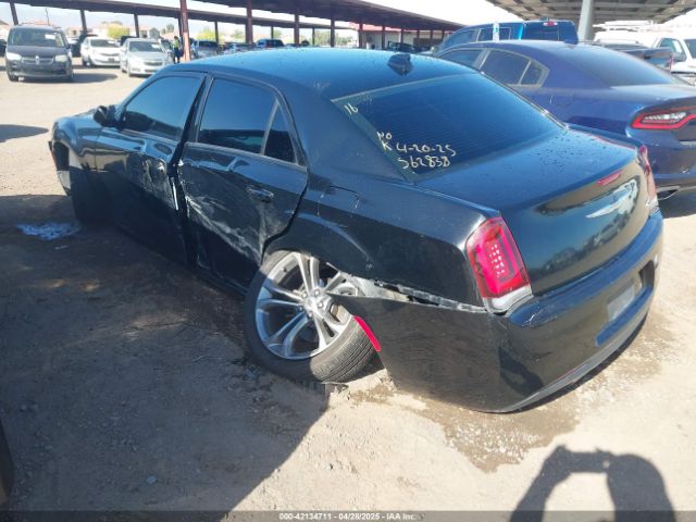 2019 CHRYSLER 300 2C3CCABG5KH562838 Photo 2