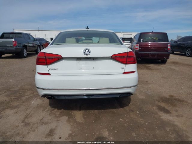 1VWAT7A38GC061082 Volkswagen Passat 1.8t R-line