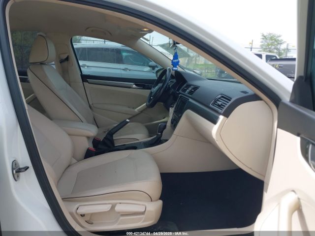 1VWAT7A38GC061082 Volkswagen Passat 1.8t R-line