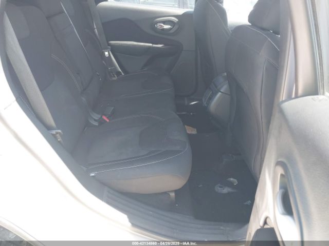 1C4PJMCS9FW515567 Jeep Cherokee Latitude