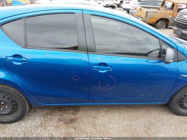 JTDKDTB33F1114292 Toyota Prius C Two
