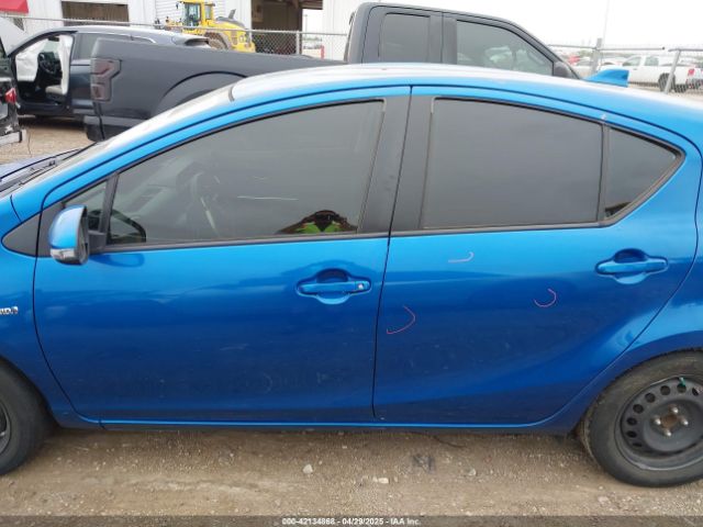 JTDKDTB33F1114292 Toyota Prius C Two
