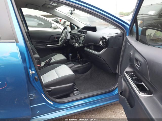 JTDKDTB33F1114292 Toyota Prius C Two