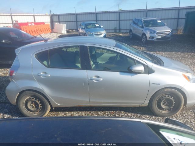 JTDKDTB31E1563677 Toyota Prius C One