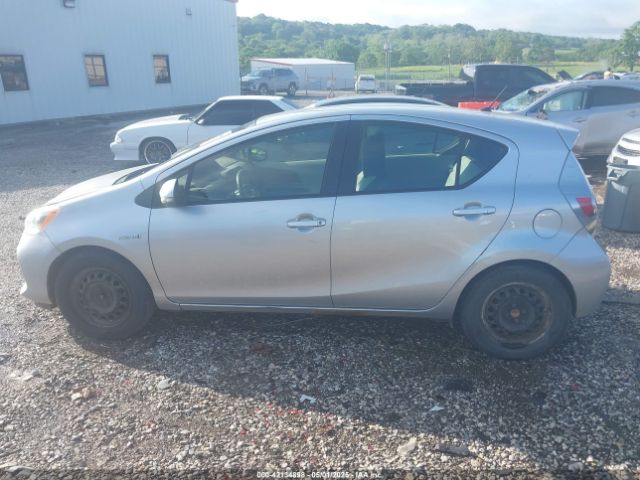 JTDKDTB31E1563677 Toyota Prius C One
