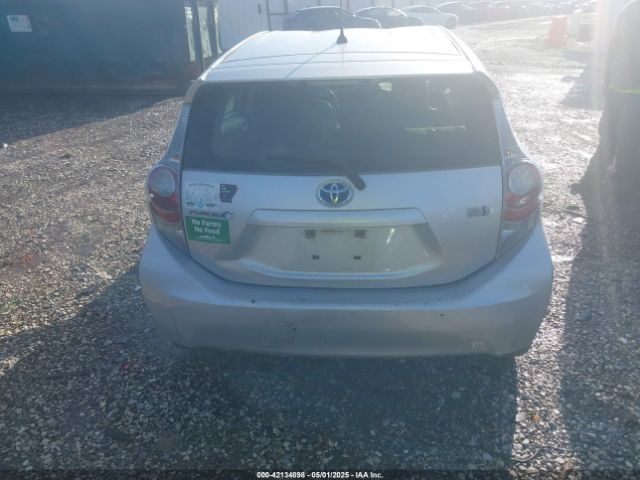 JTDKDTB31E1563677 Toyota Prius C One