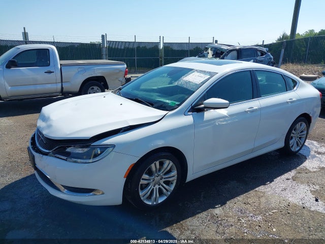 Chrysler 200 Limited 2015 1C3CCCAB2FN662376 Image 2