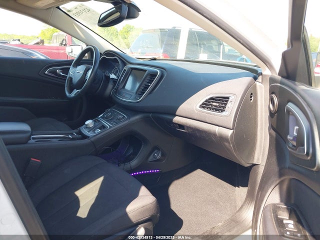 Chrysler 200 Limited 2015 1C3CCCAB2FN662376 Image 5
